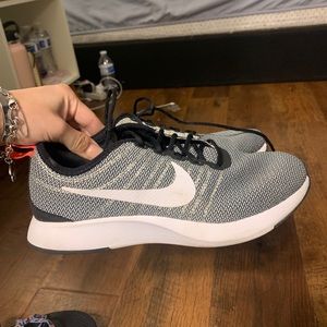Women’s athletic sneaker NIKE